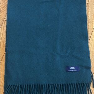 Luxurious Cashmere Scarf in Deep Green